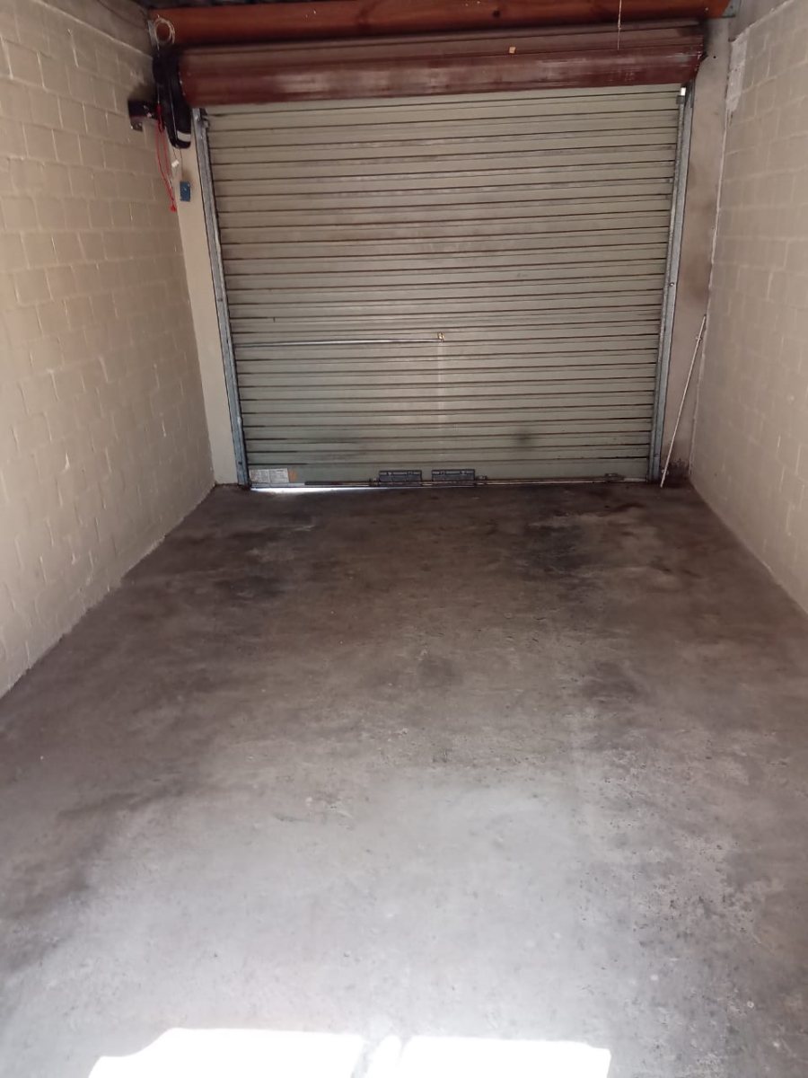 To Let 3 Bedroom Property for Rent in Oakglen Western Cape